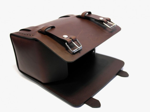 Leather Projects Buckled Leather Dopp Kit leather proj dopp 03 630x472 Leather Projects Buckled Leather Dopp Kit